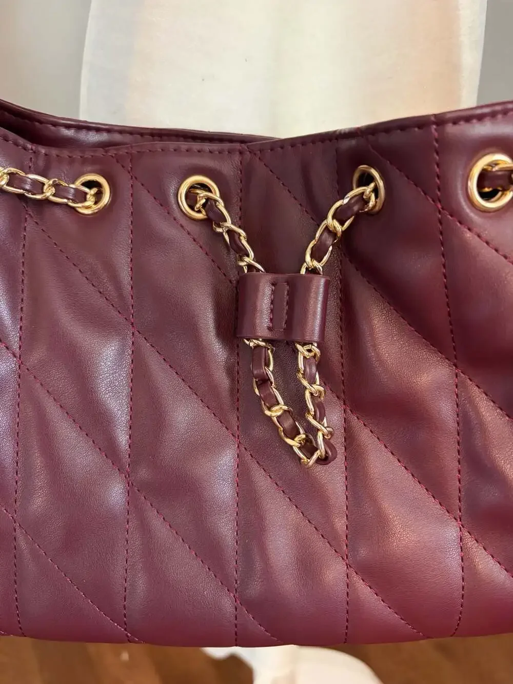 CLUCI Quilted Vegan Leather Slouchy Hobo Shoulder Bag in Burgundy